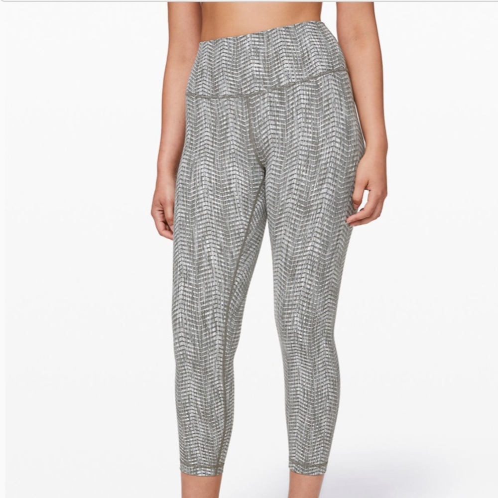 Lululemon patterned crop pants